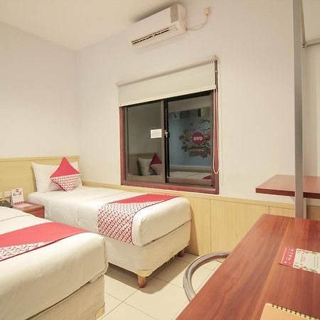 Collection O 295 Grha Ciumbuleuit Guest House Bandung Esterno foto