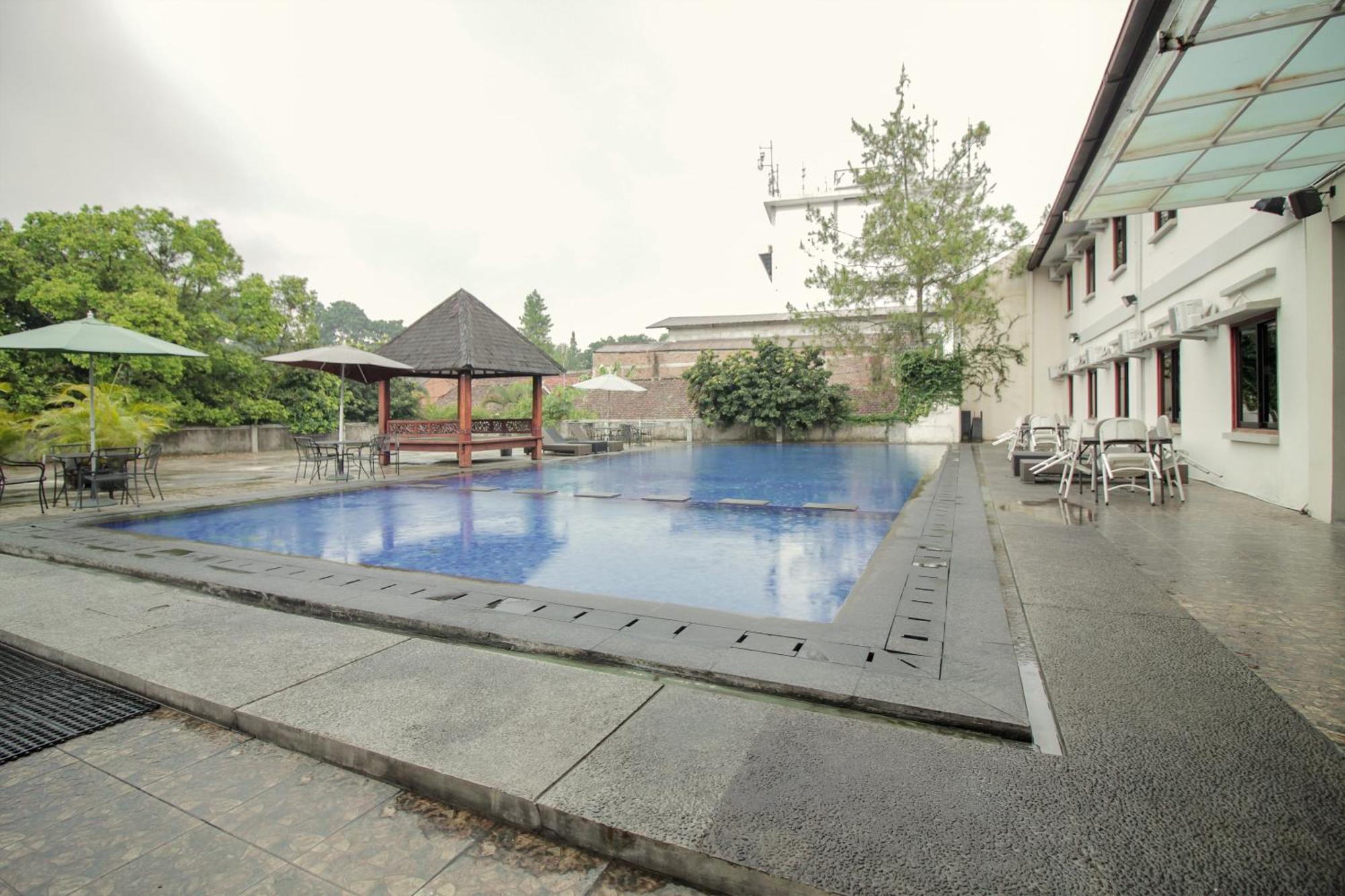Collection O 295 Grha Ciumbuleuit Guest House Bandung Esterno foto