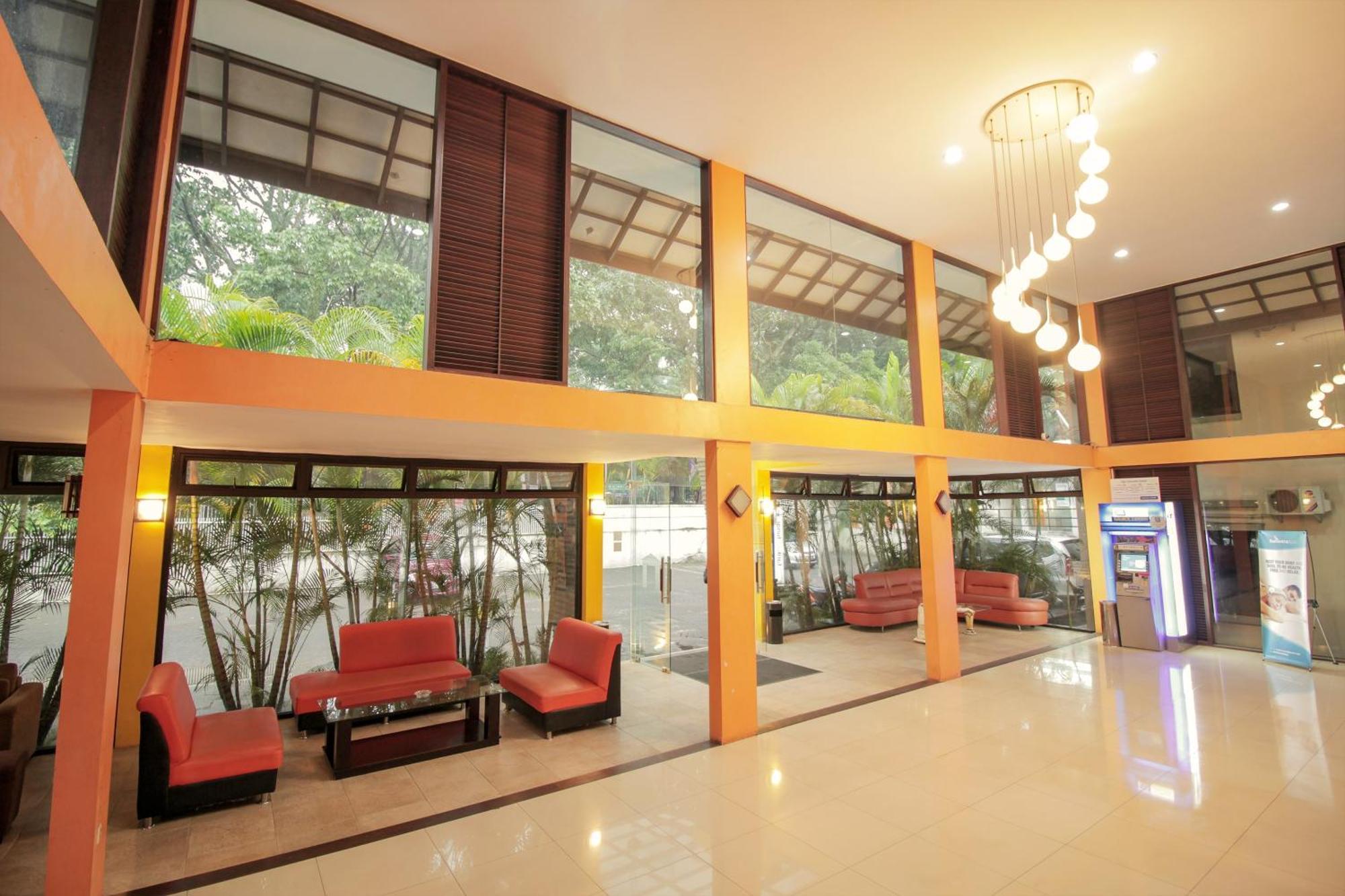 Collection O 295 Grha Ciumbuleuit Guest House Bandung Esterno foto