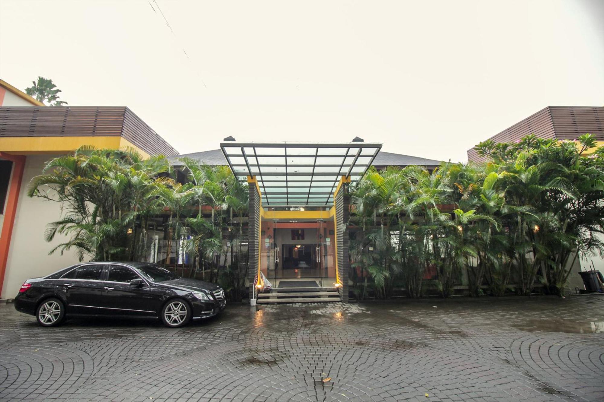 Collection O 295 Grha Ciumbuleuit Guest House Bandung Esterno foto
