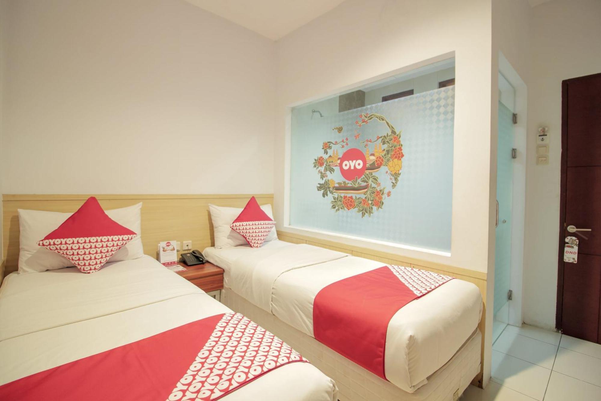 Collection O 295 Grha Ciumbuleuit Guest House Bandung Esterno foto