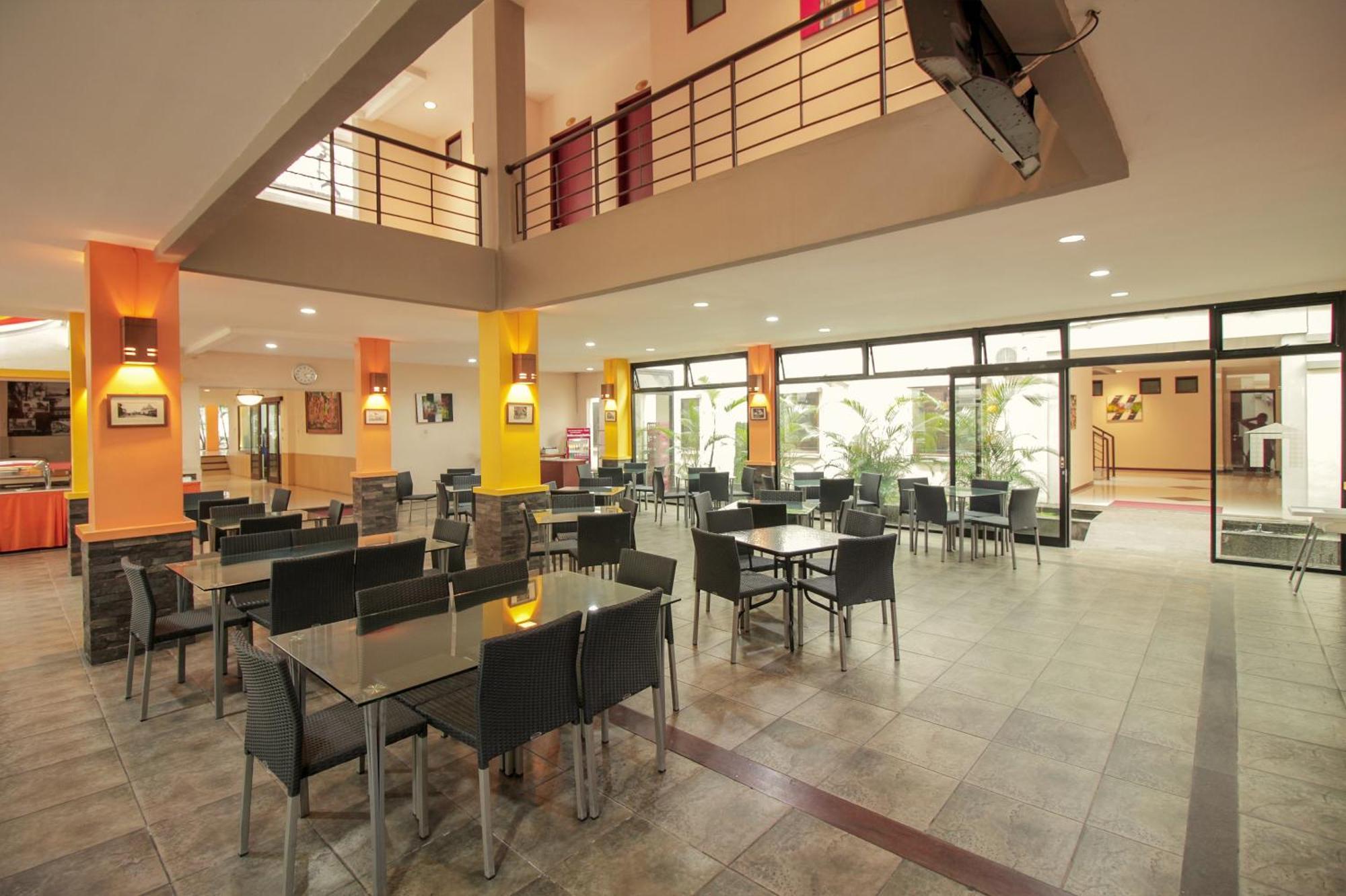 Collection O 295 Grha Ciumbuleuit Guest House Bandung Esterno foto