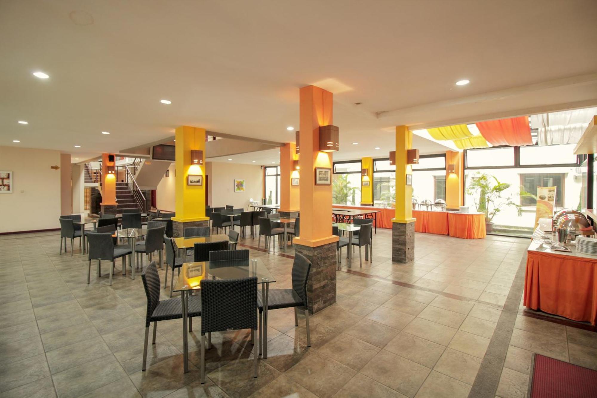 Collection O 295 Grha Ciumbuleuit Guest House Bandung Esterno foto