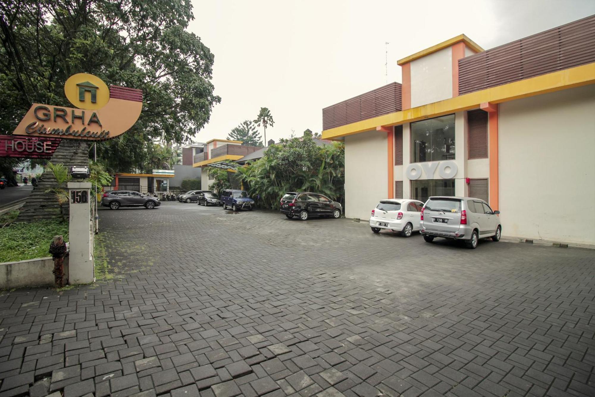 Collection O 295 Grha Ciumbuleuit Guest House Bandung Esterno foto