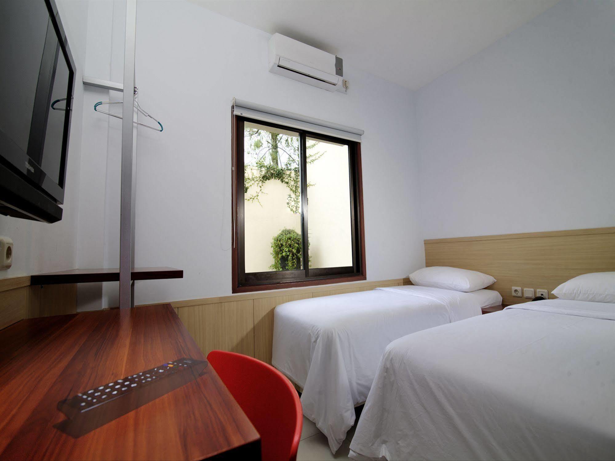 Collection O 295 Grha Ciumbuleuit Guest House Bandung Esterno foto