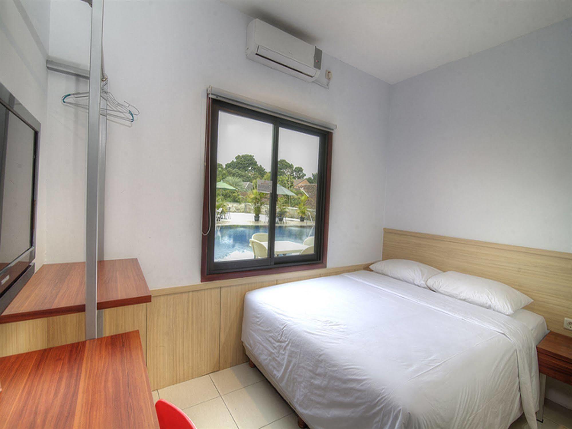 Collection O 295 Grha Ciumbuleuit Guest House Bandung Esterno foto
